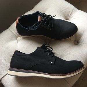 NWOB Boys Max and Jake Oxfords - Size 5